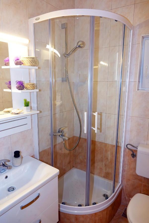 Two-Bedroom Apartment In The Centre Makarska Exterior photo