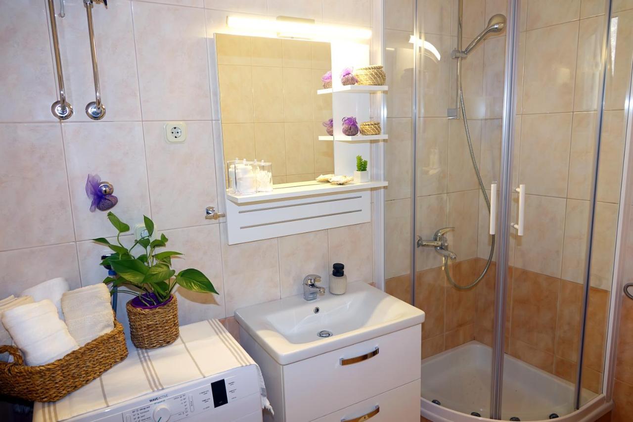 Two-Bedroom Apartment In The Centre Makarska Exterior photo