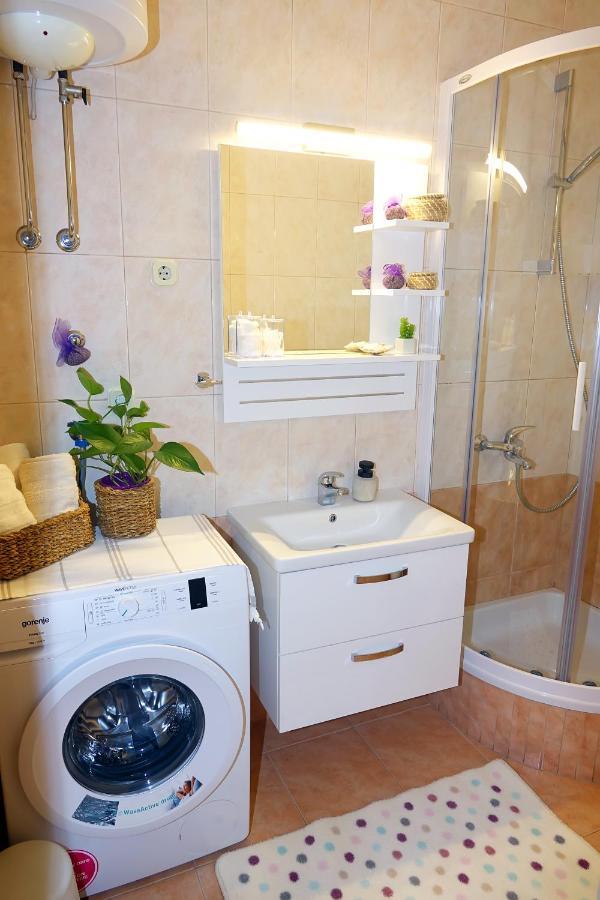 Two-Bedroom Apartment In The Centre Makarska Exterior photo