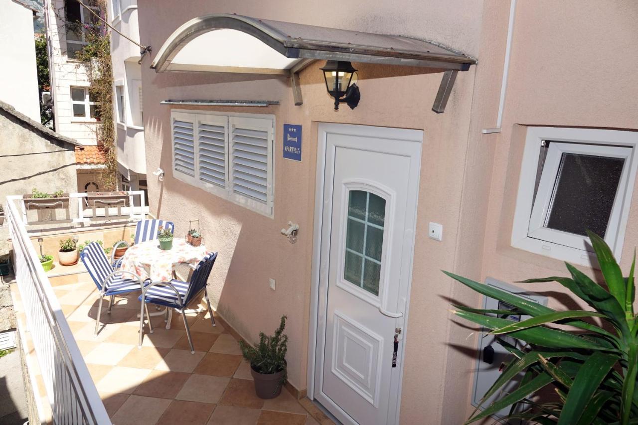 Two-Bedroom Apartment In The Centre Makarska Exterior photo